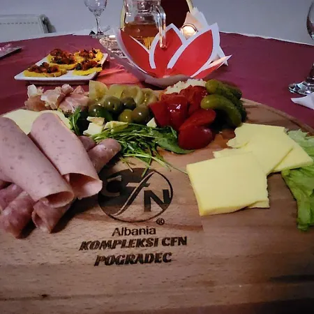 ホテル Kompleksi Cfn Albania *